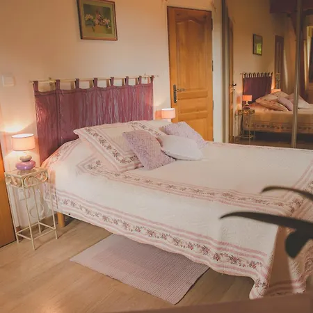 Holiday home Domaine De La Chouette Couze-et-Saint-Front